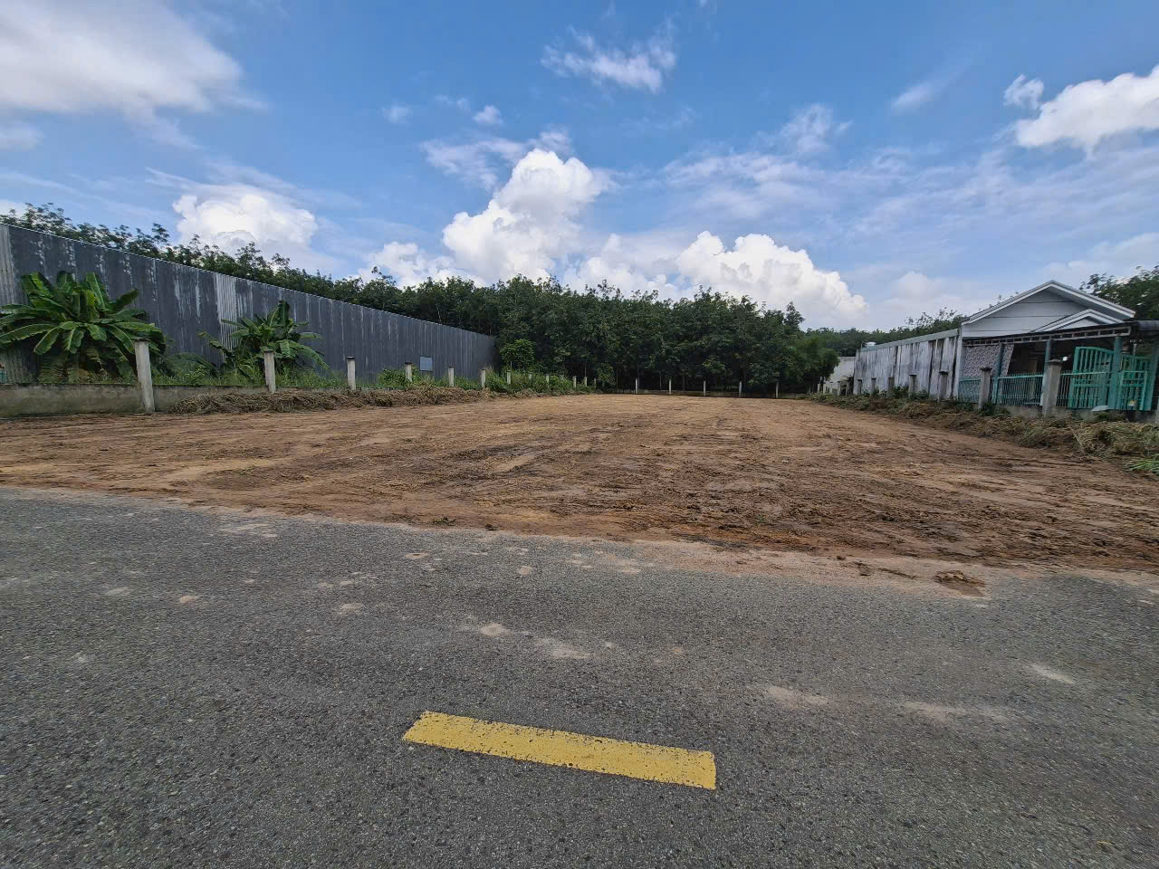 Bán đất mặt tiền Lai Hưng 137, Bến Cát tdt 1258m2 ( 300m2 thổ ) giá 7 tỷ