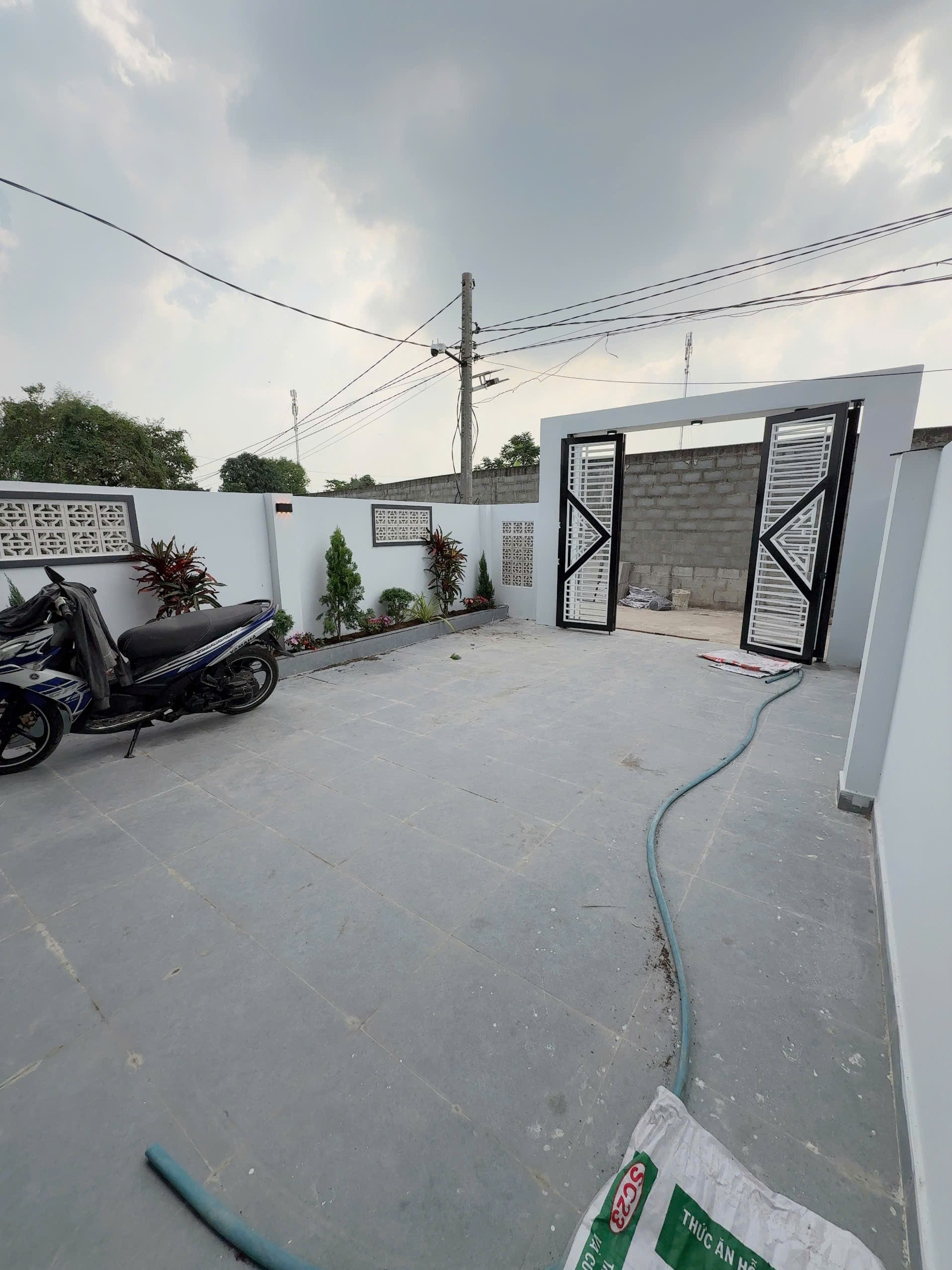 Bán nhà mới xây Phước Lợi, Bến lức dt 150m2 đã hoàn công  ,1 lầu , 2pn,2wc giá 2,2 tỷ 3