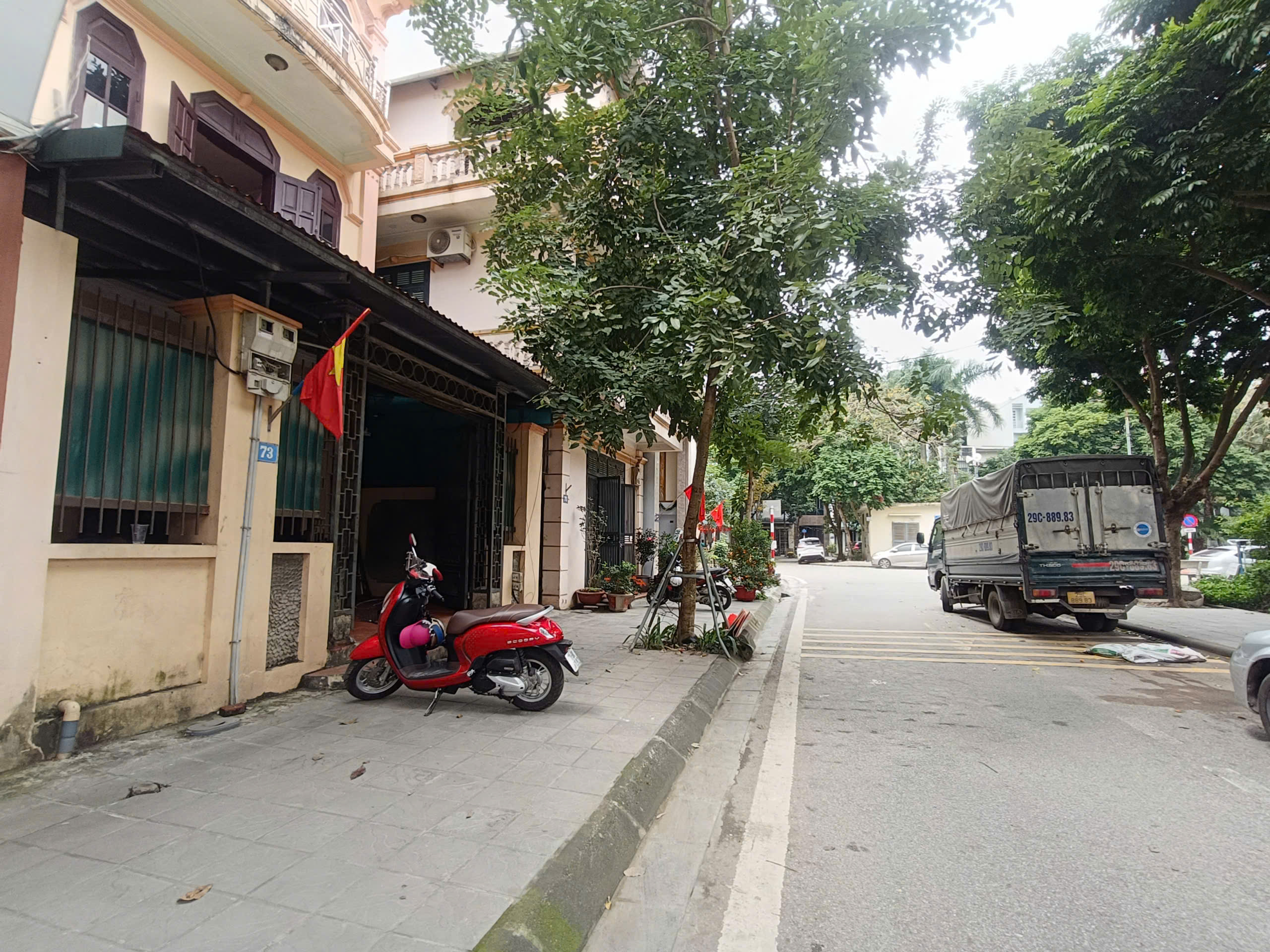 Bán nhà cũ dân xây , 3 tầng kiên cố Long Biên gần cầu Vĩnh Tuy, phố Trạm Long Biên 3