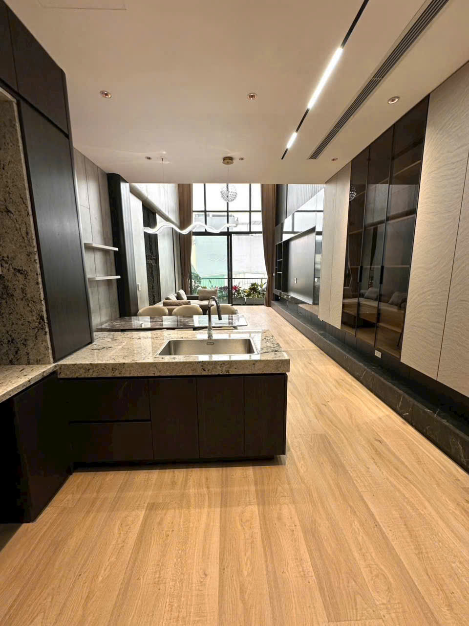 BÁN NHÀ ĐẸP Tư Đình - Long Biên8 tầng thang máy – ô tô vào nhà – full nội thất cao cấp 3