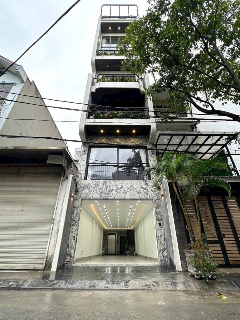 BÁN NHÀ ĐẸP Tư Đình - Long Biên8 tầng thang máy – ô tô vào nhà – full nội thất cao cấp