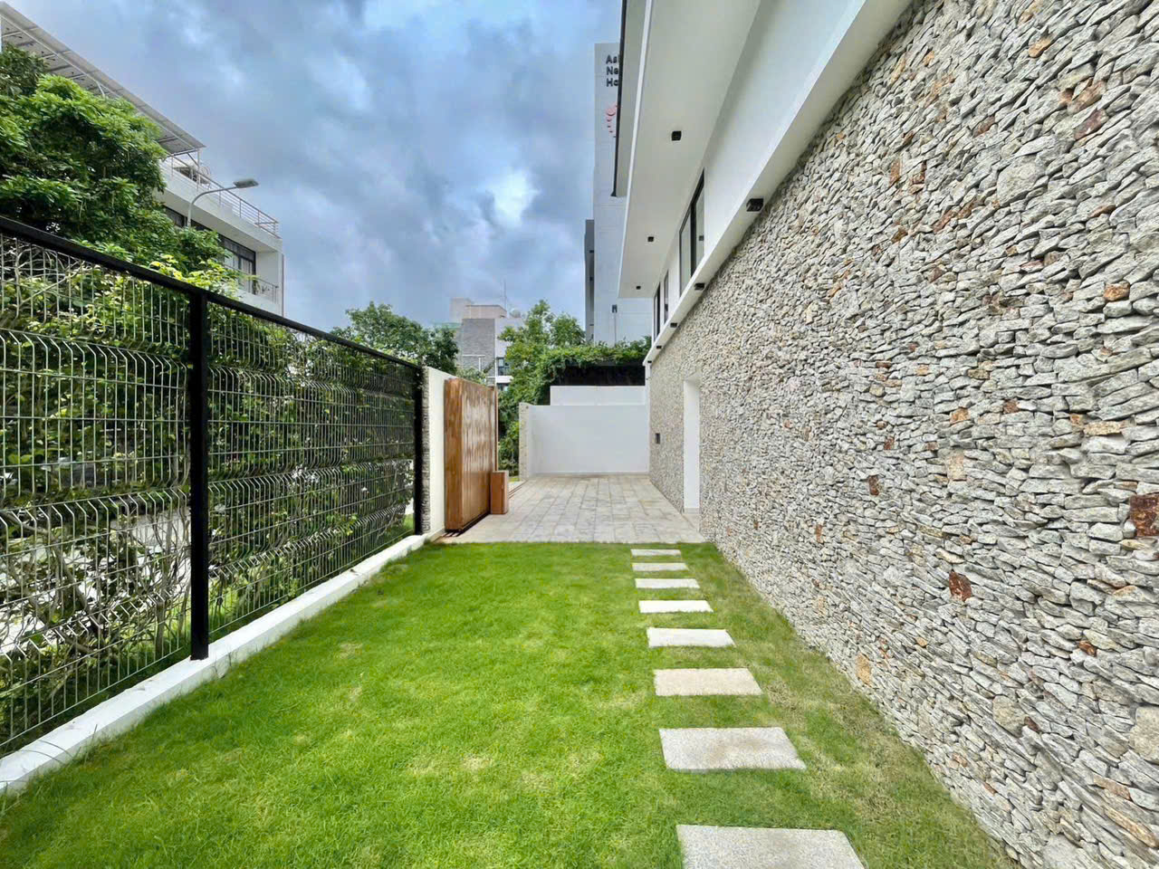 Cho thuê Biệt thự Phường Thảo Điền, Quận 2, Diện tích 187m², Giá Thương lượng 4