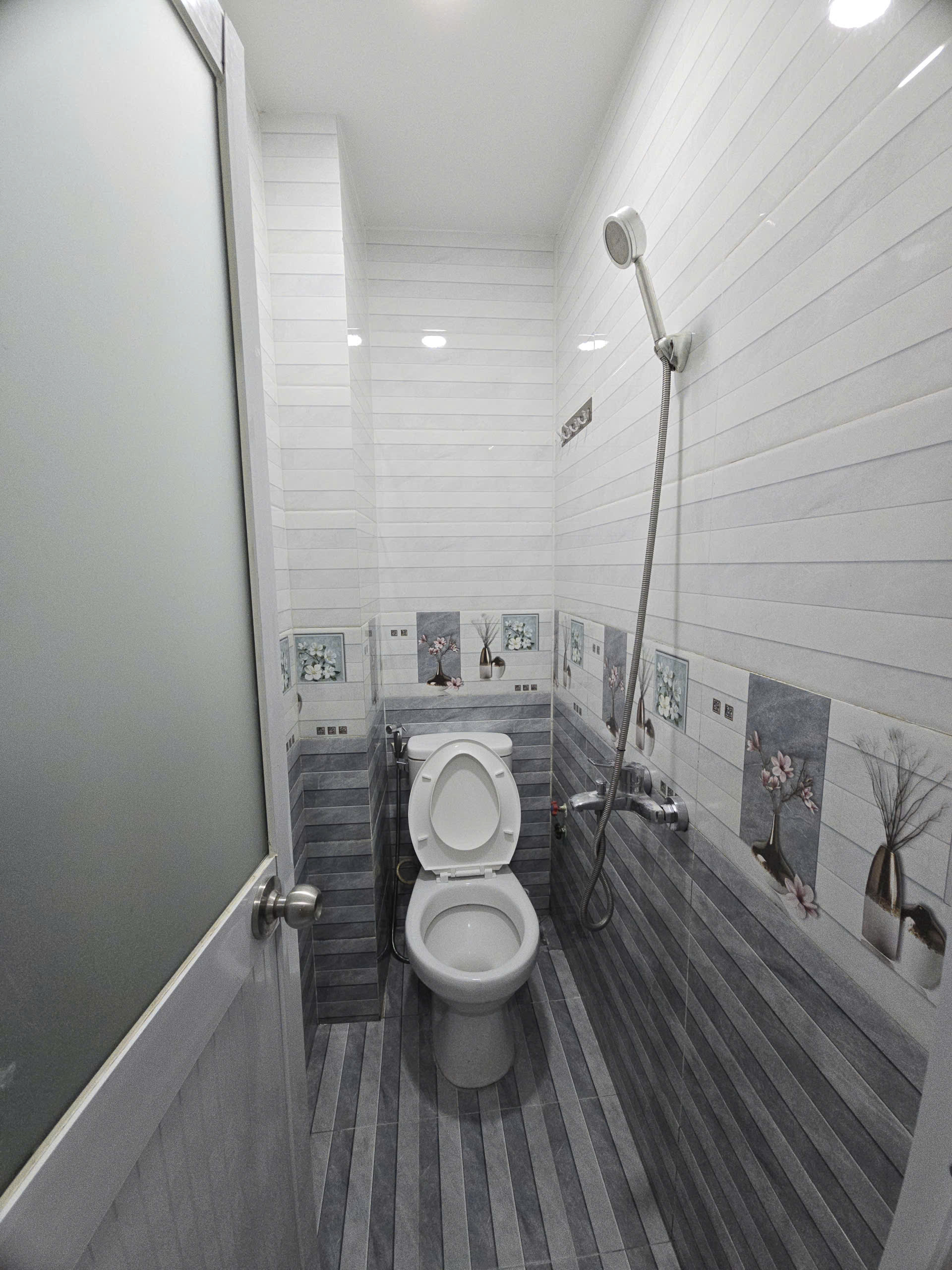 MẶT TIỀN TRƯỜNG TIỂU HỌC BÌNH LONG GIÁP TÂN PHÚ 24M2 2 TẦNG SHR CHỈ 3.25 TỶ 5