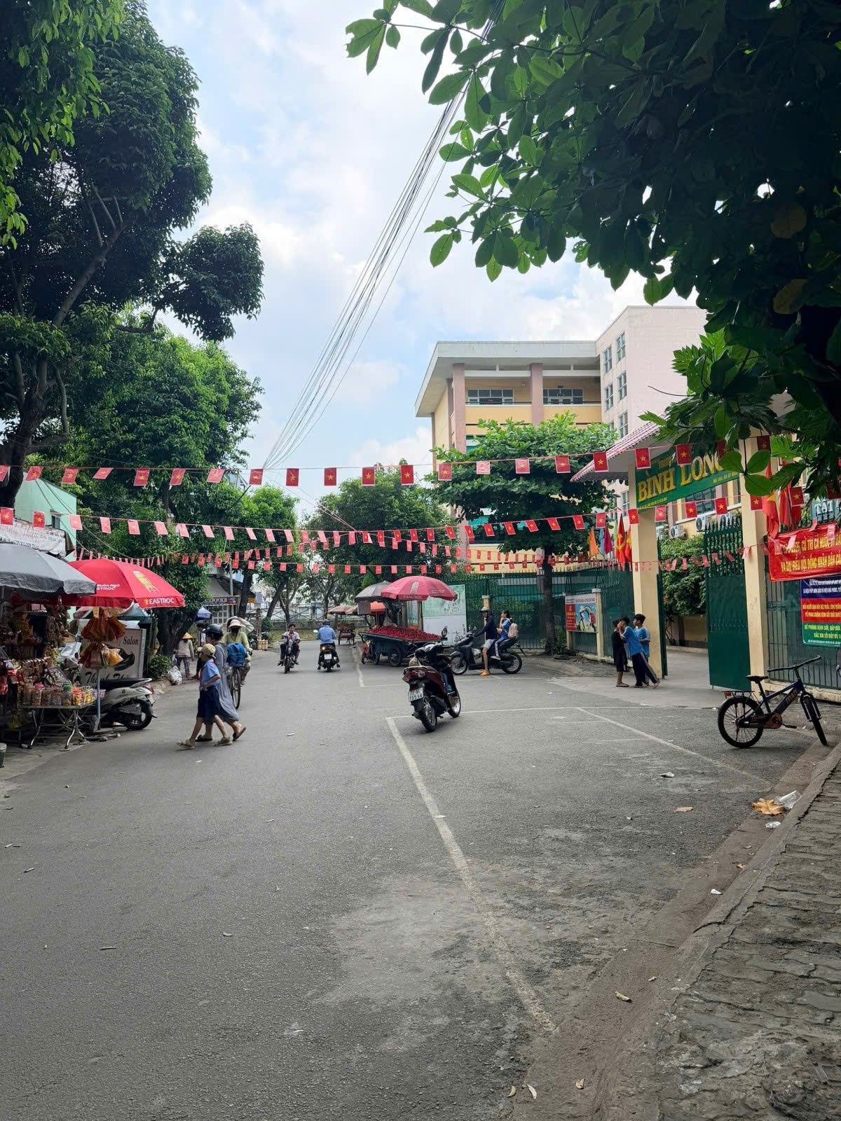 MẶT TIỀN TRƯỜNG TIỂU HỌC BÌNH LONG GIÁP TÂN PHÚ 24M2 2 TẦNG SHR CHỈ 3.25 TỶ 10