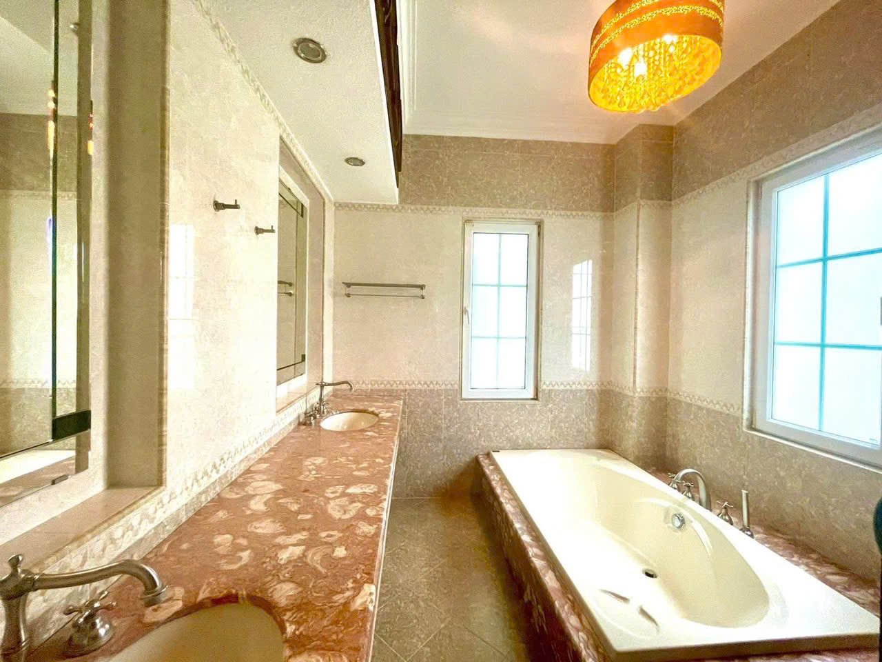 Cho thuê Biệt thự Quận 2, Hồ Chí Minh, Diện tích 332m², Giá Thương lượng