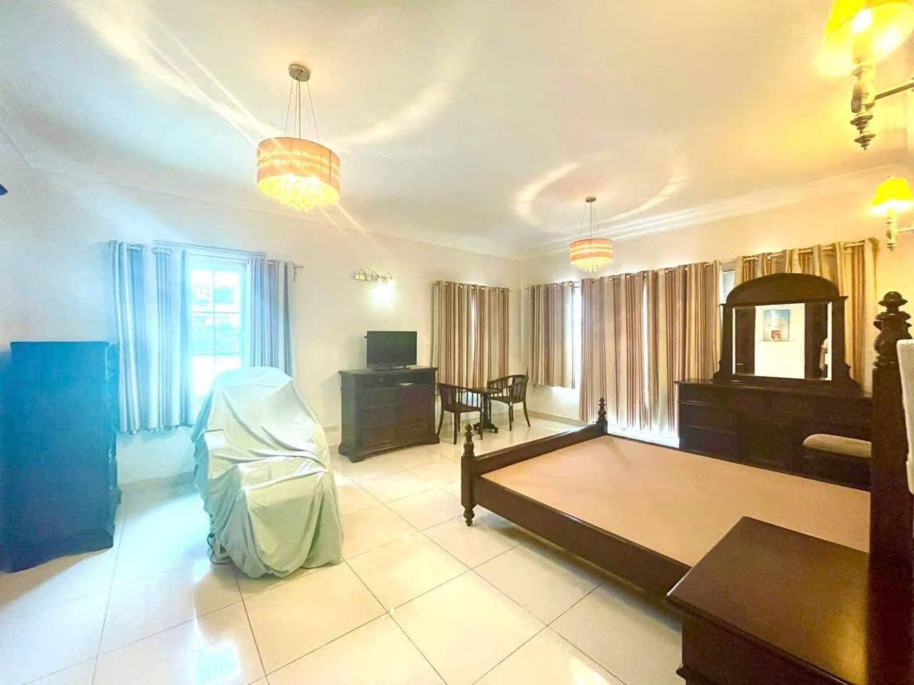 Cho thuê Biệt thự Quận 2, Hồ Chí Minh, Diện tích 332m², Giá Thương lượng 3