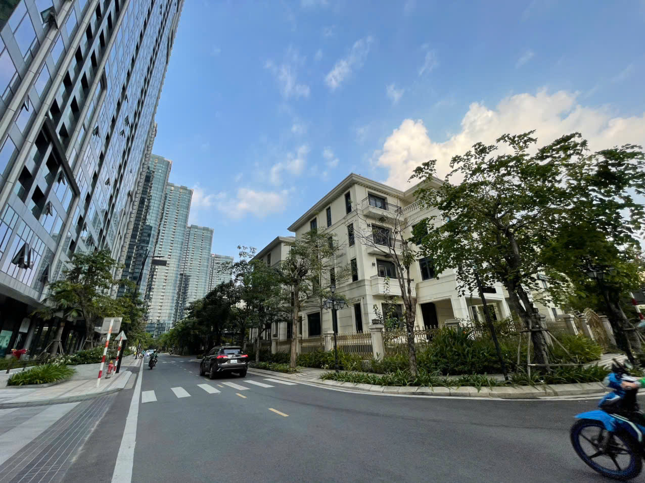 Cho thuê Biệt thự Phường Bến Nghé, Quận 1, Diện tích 325m², Giá Thương lượng 2