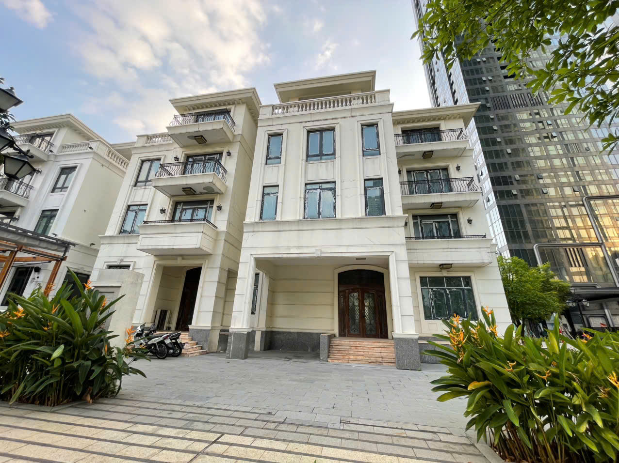 Cho thuê Biệt thự Phường Bến Nghé, Quận 1, Diện tích 325m², Giá Thương lượng 9