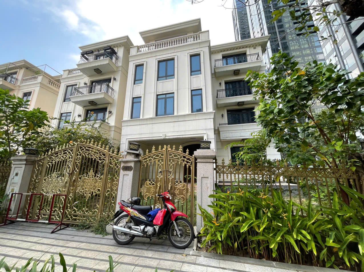 Cho thuê Biệt thự Phường Bến Nghé, Quận 1, Diện tích 325m², Giá Thương lượng 8