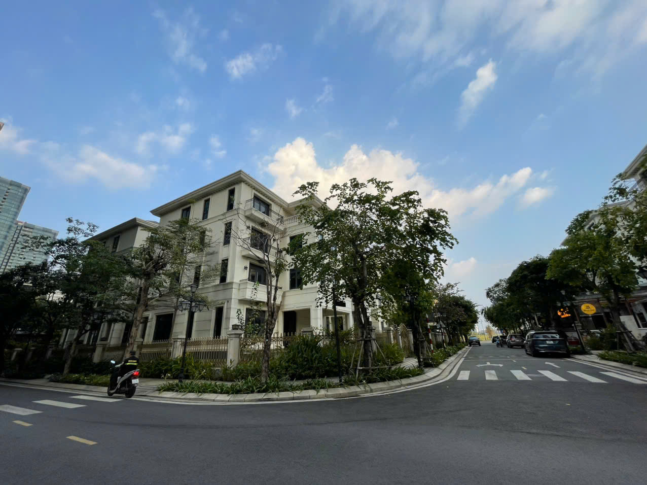 Cho thuê Biệt thự Phường Bến Nghé, Quận 1, Diện tích 325m², Giá Thương lượng 5