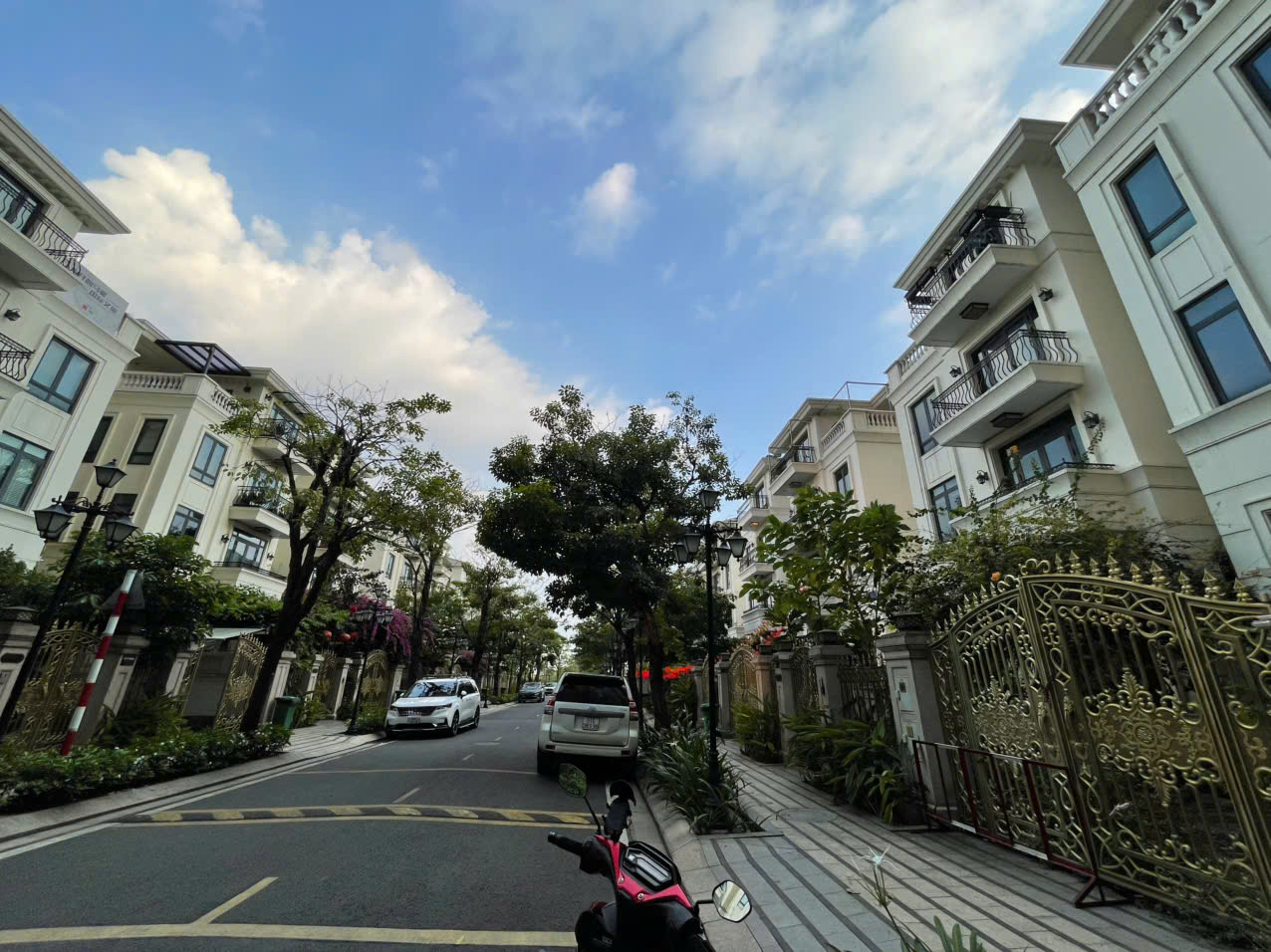 Cho thuê Biệt thự Phường Bến Nghé, Quận 1, Diện tích 325m², Giá Thương lượng 6