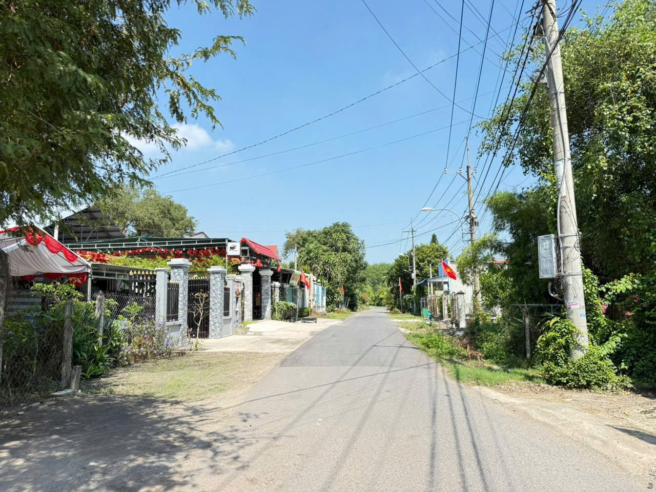 Bán nhà góc 2 mt đường Trương Thị Nguýt , Phú Hòa Đông tdt 261m2 m 3pn , 2wc giá 2,8 tỷ