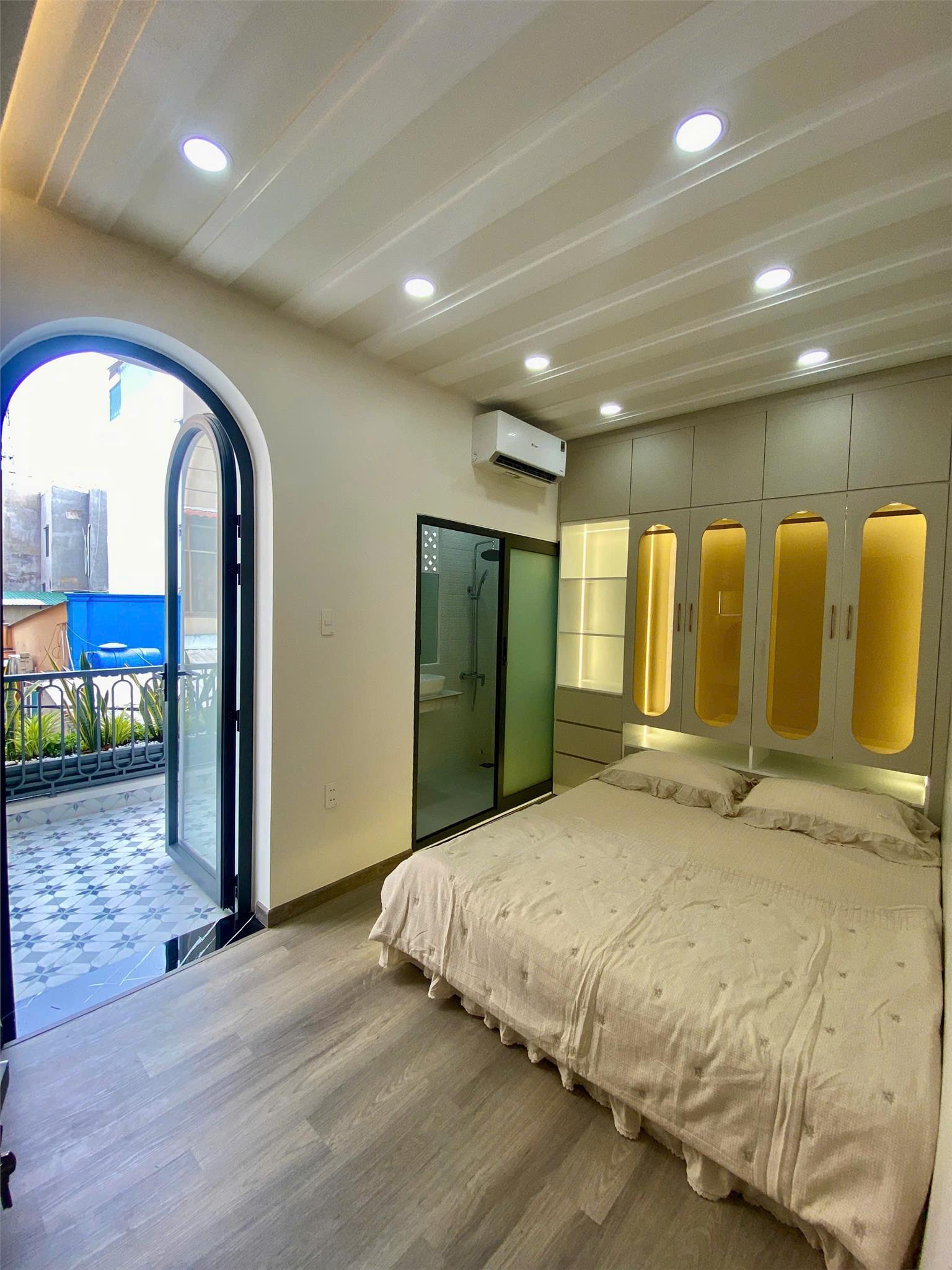 Nhà vừa ở vừa kinh doanh, hơn 5 tỷ, cạnh Phú Mỹ Hưng, 2 tầng 3