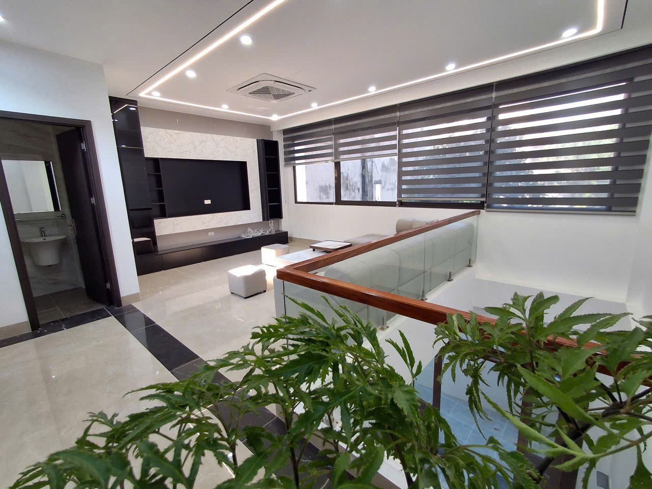 BÁN NHÀ LONG BIÊN THANG MÁY 4 NGỦ Ô TÔ BỒ ĐỀ 2