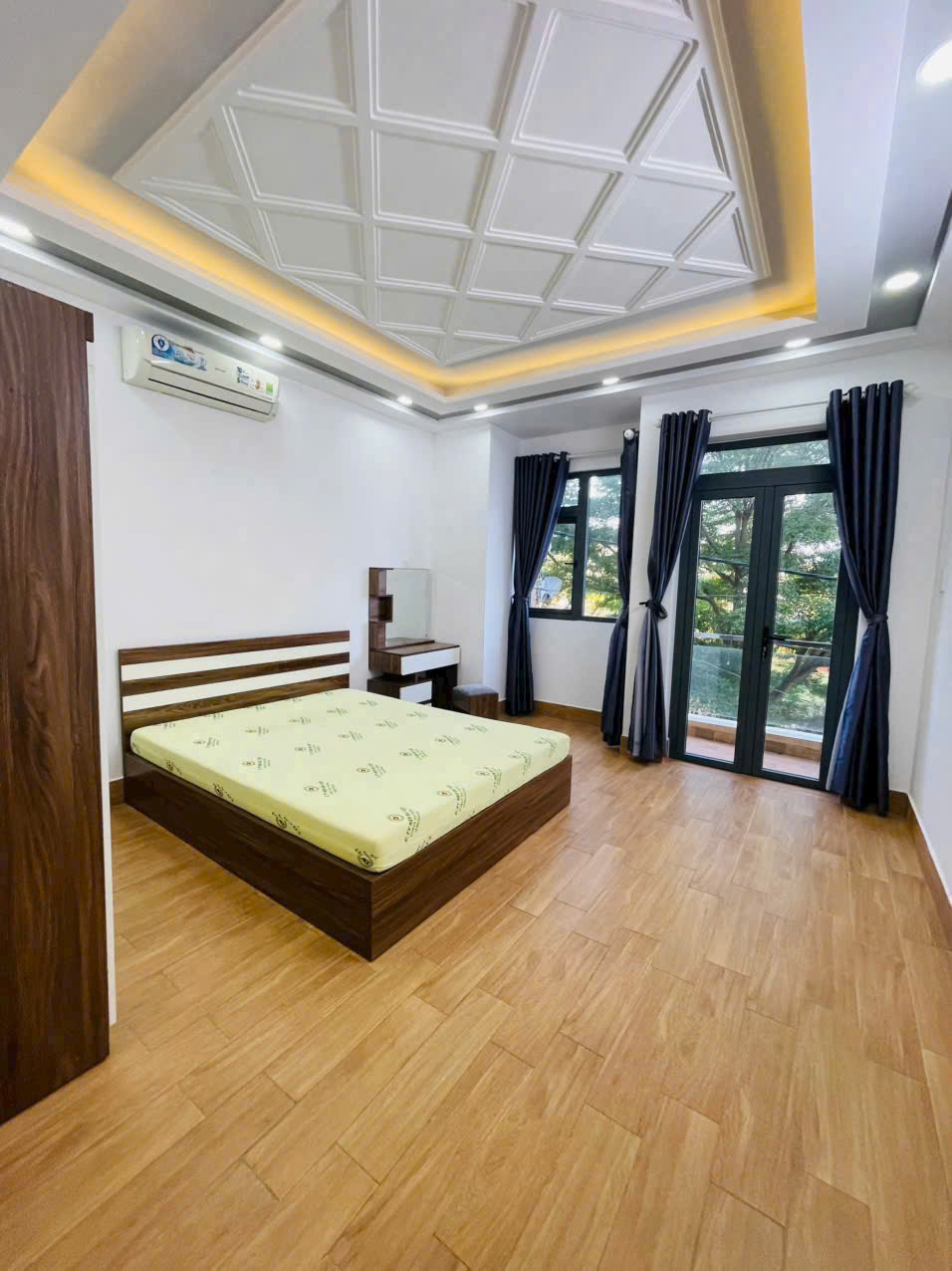 NHÀ DÂN TRÍ CAO - 4 TẦNG HẺM XE HƠI THÔNG - CẠNH PHÚ MỸ HƯNG, HƠN 6 TỶ 3