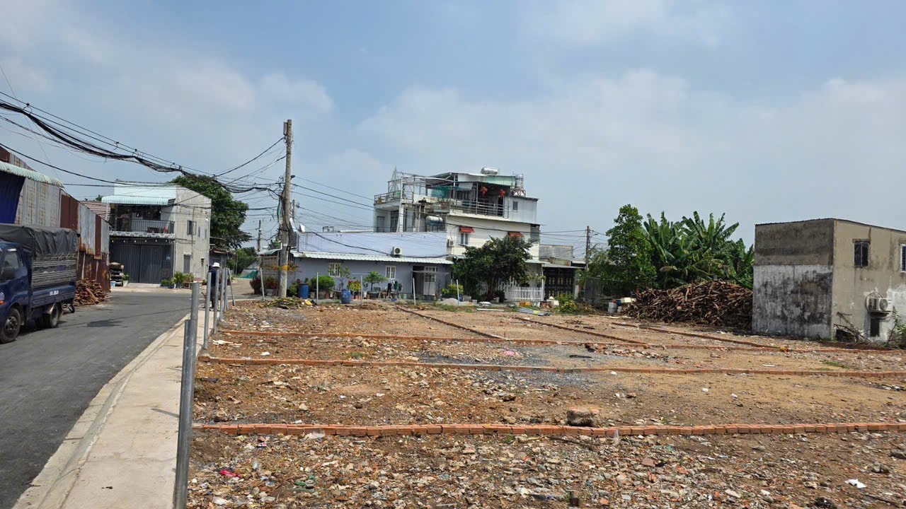 8 LÔ MẶT TIỀN NHỰA – GIÁP Q12 – GẦN CHỢ GẤU & NHÀ THỜ TÂN ĐÔNG – TỪ NHỈNH 4 TỶ 2