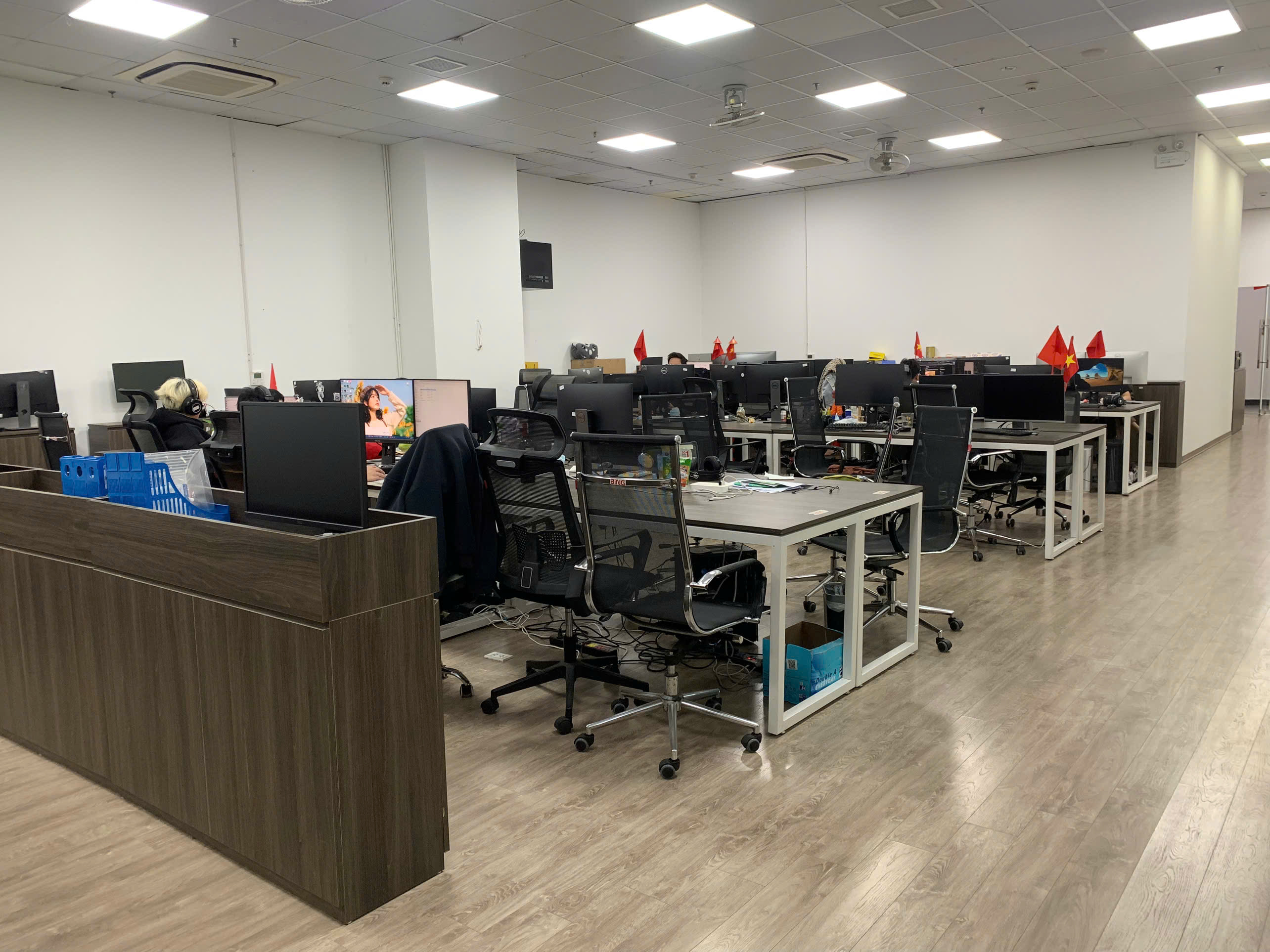 Cho thuê văn phòng Golden Palace 203m2, full đồ, giá tốt bao phí 4