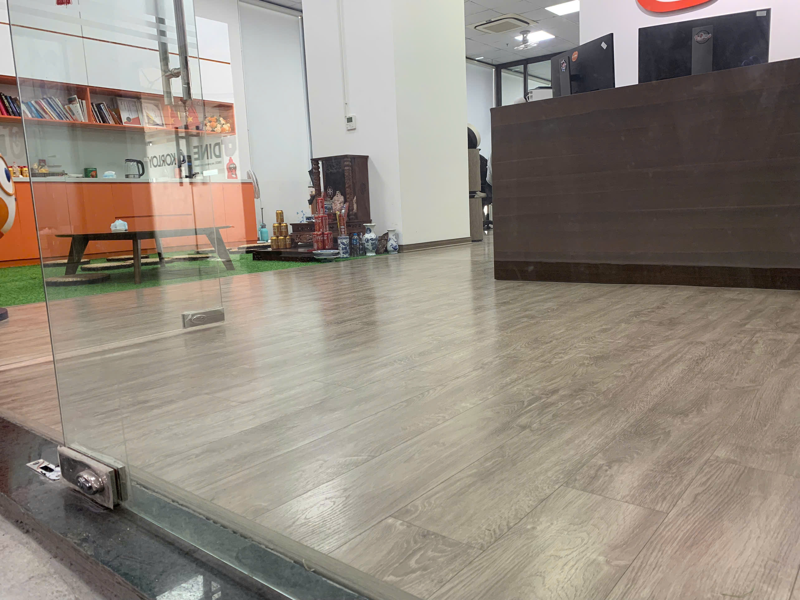 Cho thuê văn phòng Golden Palace 203m2, full đồ, giá tốt bao phí 6