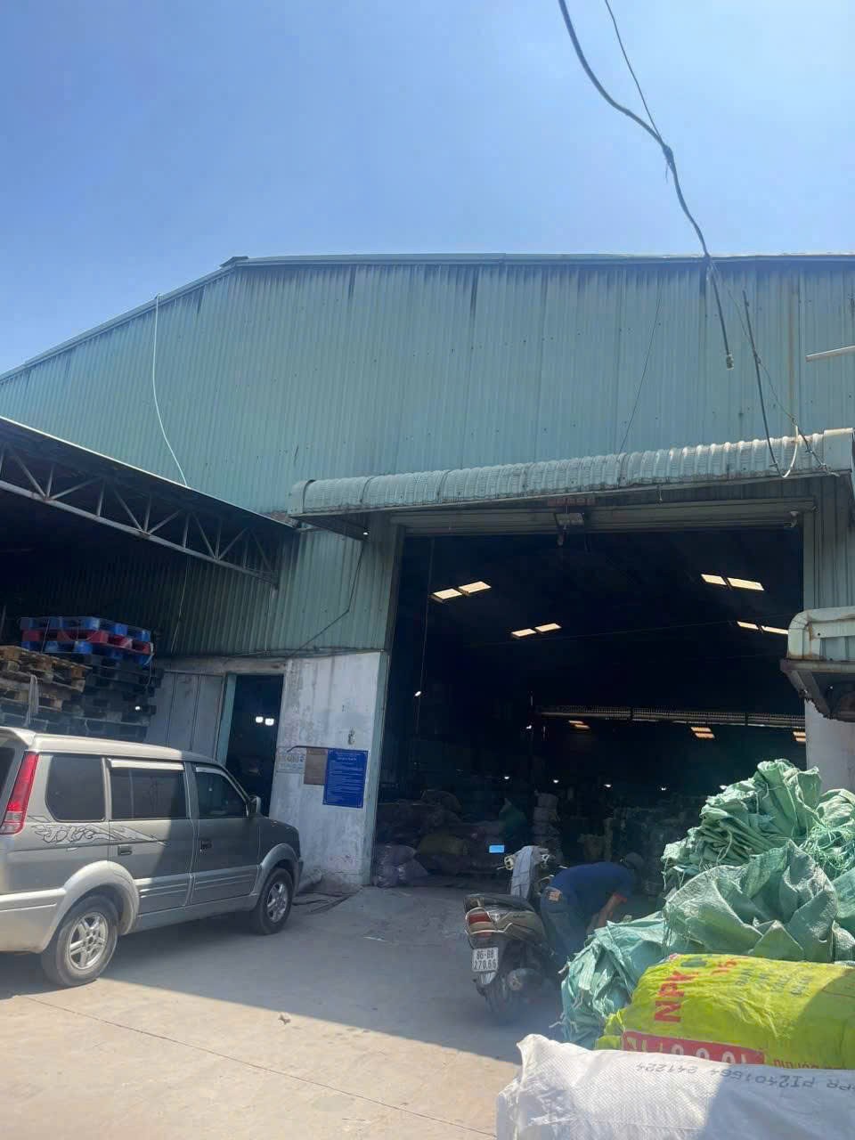 XƯỞNG MẶT TIỀN THANH NIÊN – GẦN CẦU LỚN HÓC MÔN – 1.000M² – CONT 24/7 – CHỈ 20 TỶ 2