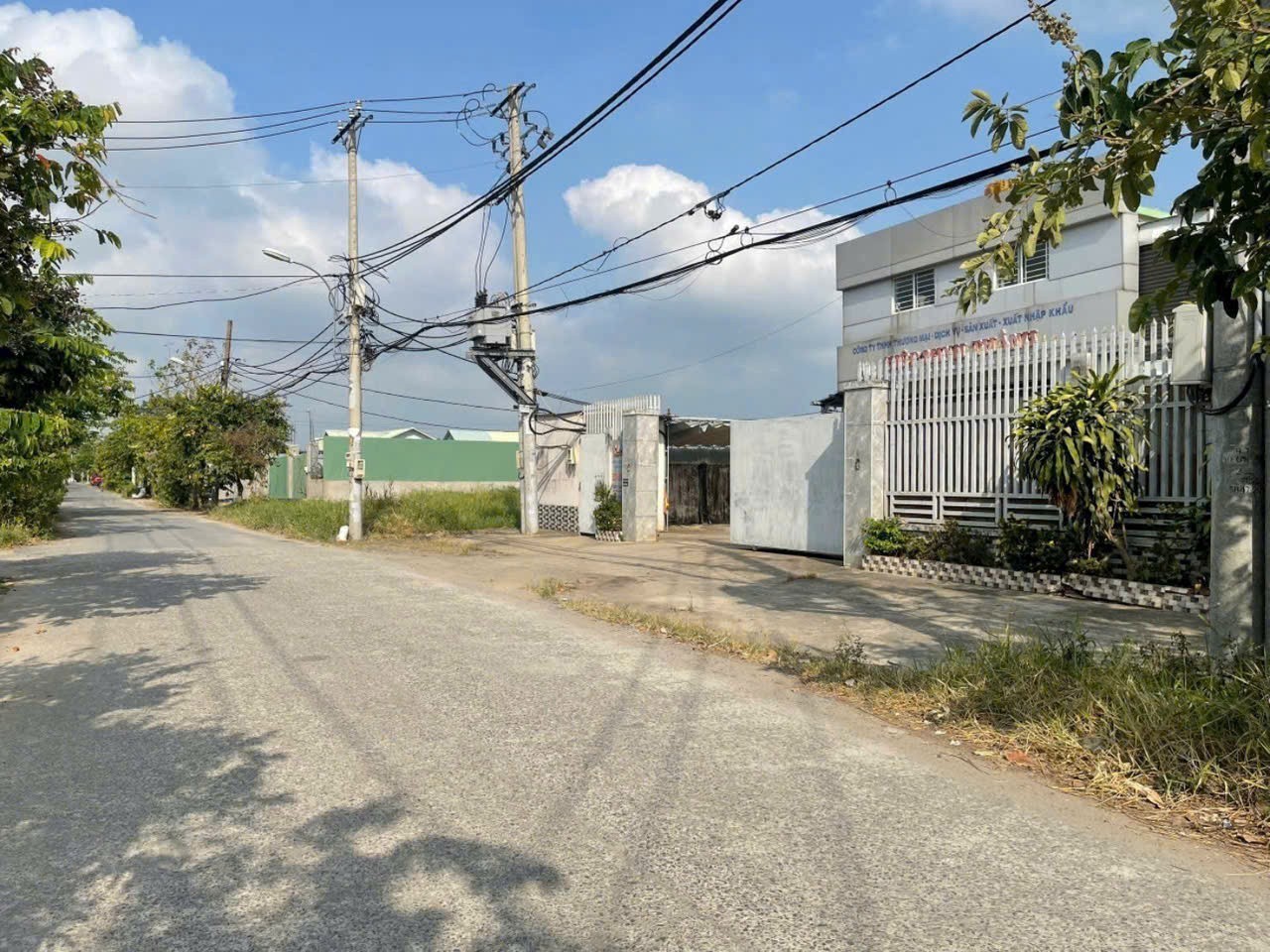 XƯỞNG MẶT TIỀN TRẦN THỊ HƠN – 2.400M² (2.000M² THỔ) – CONTAINER 24/7 – CHỈ 58 TỶ.