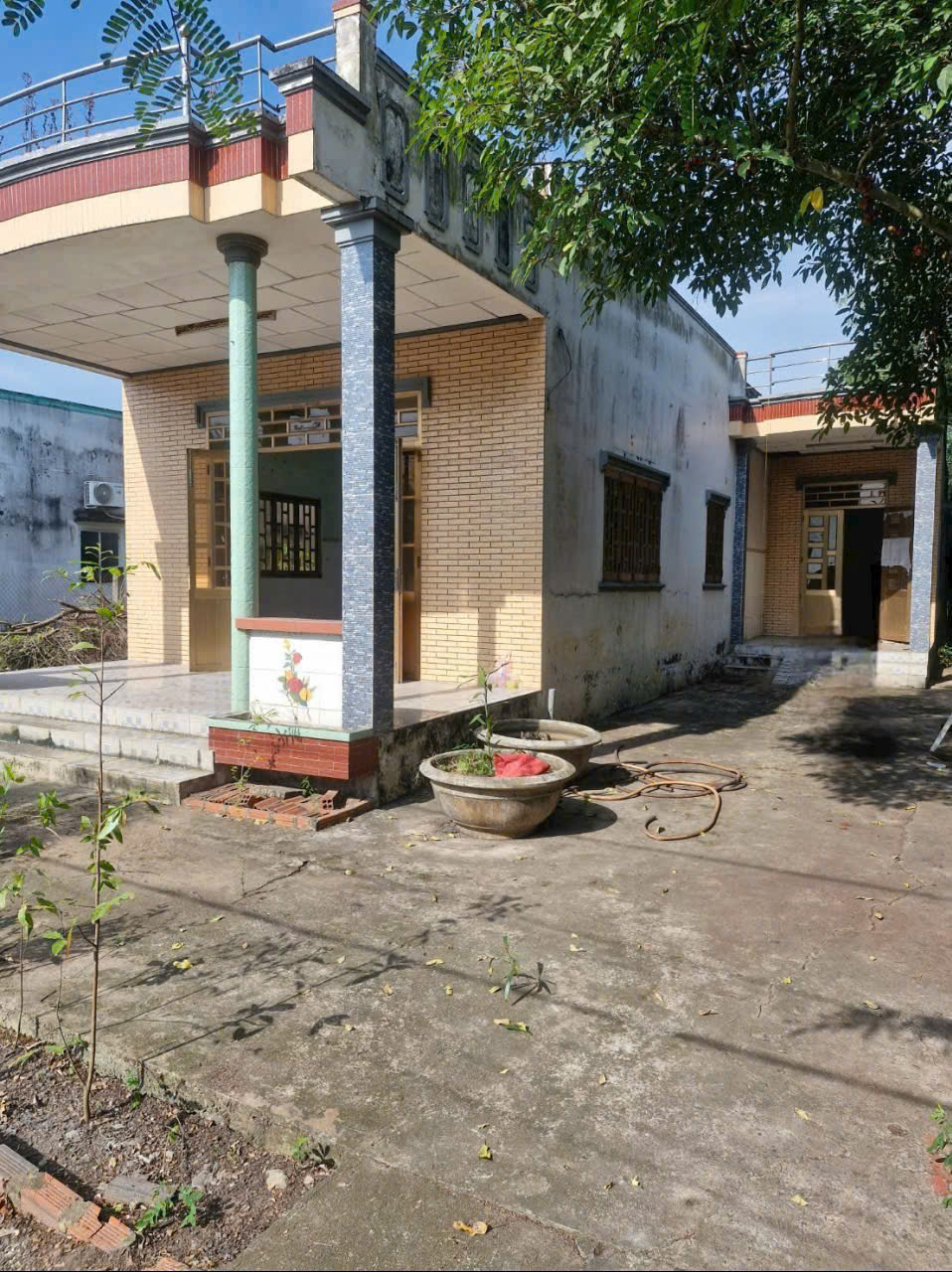 Bán nhà mt liên xã Long Định - Long Cang, xã Long Định,dt 300m2 full thổ 2pn 2wc giá 3 tỷ 2