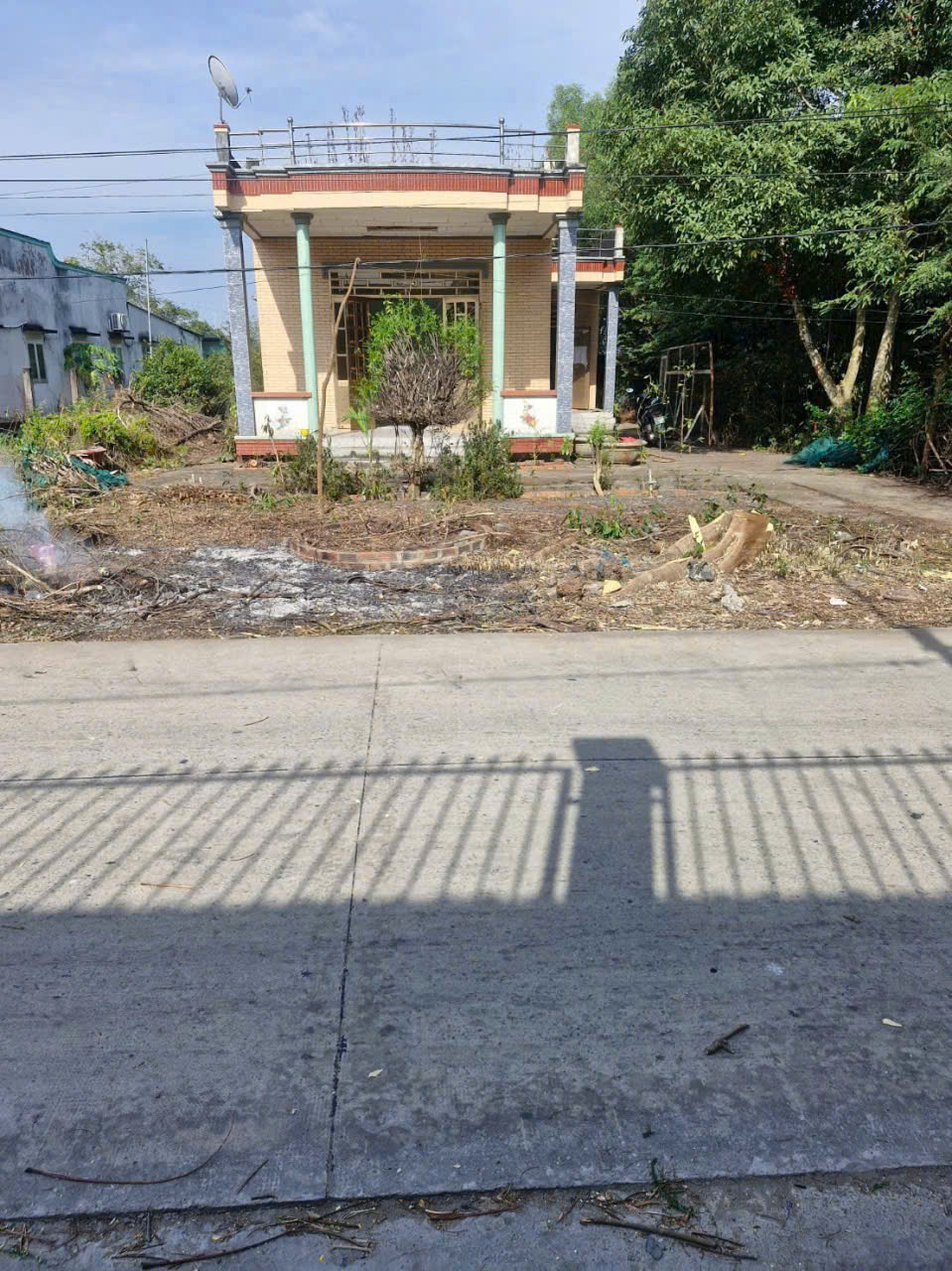 Bán nhà mt liên xã Long Định - Long Cang, xã Long Định,dt 300m2 full thổ 2pn 2wc giá 3 tỷ 4