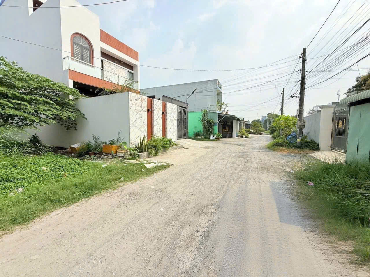 Bán nền thổ cư tại kp3, thị trấn Bến Lức dt 100m2 giá giảm còn 2 tỷ 3