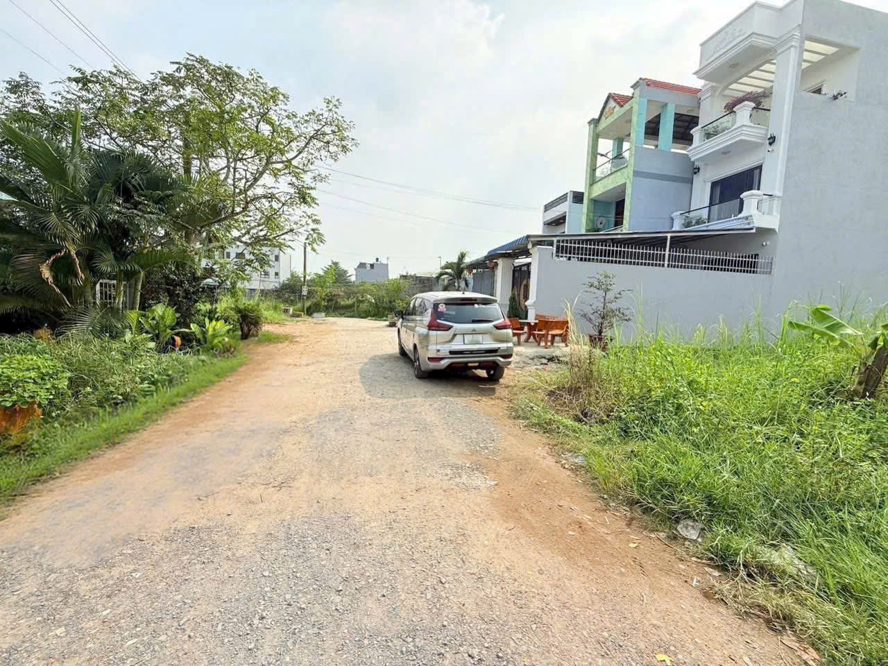 Bán nền thổ cư tại kp3, thị trấn Bến Lức dt 100m2 giá giảm còn 2 tỷ 4