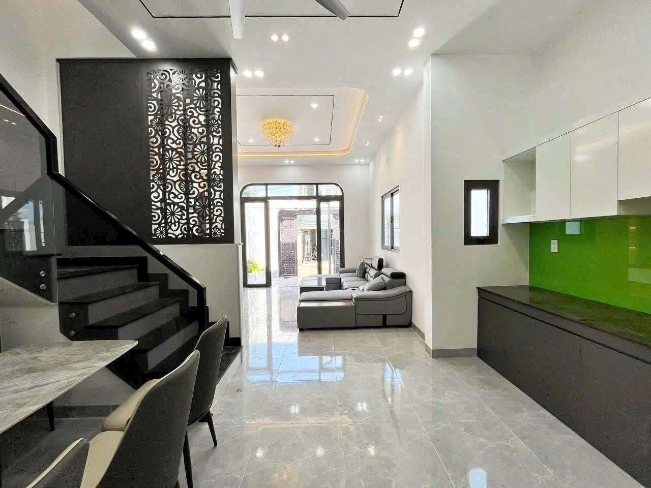 Bán nhà 2 mặt tiền xã Mỹ Hạnh Bắc dt 108m2 1 lầu 2pn,2wc , sân oto đã hoàn công giá 2,75 tỷ 9