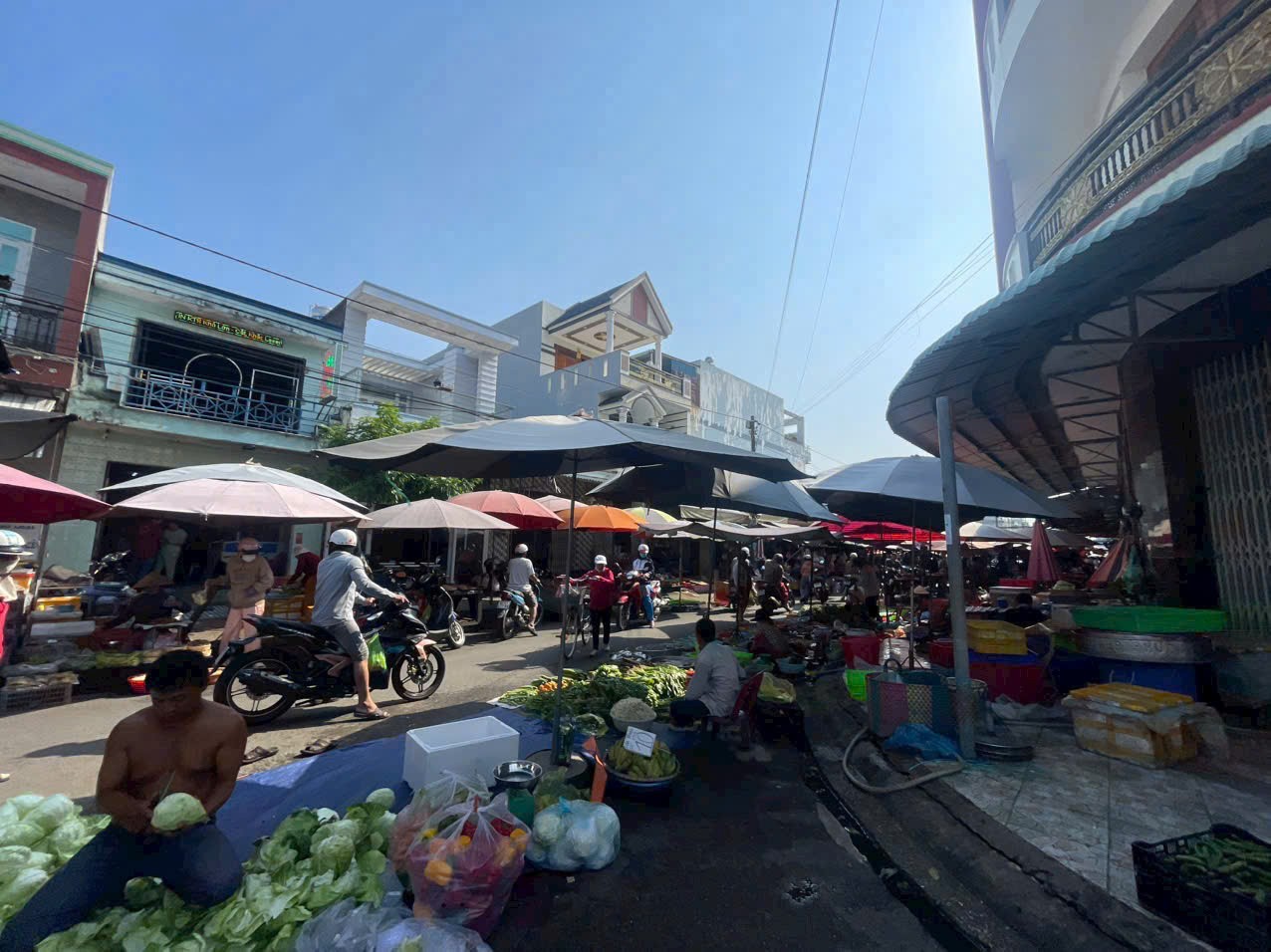 Bán nhà mặt tiền đường số 14, KDC Thuận Đạo, thị trấn Bến Lức dt 87,3m2 1 lầu 3pn,3wc giá  4,65 tỷ 5