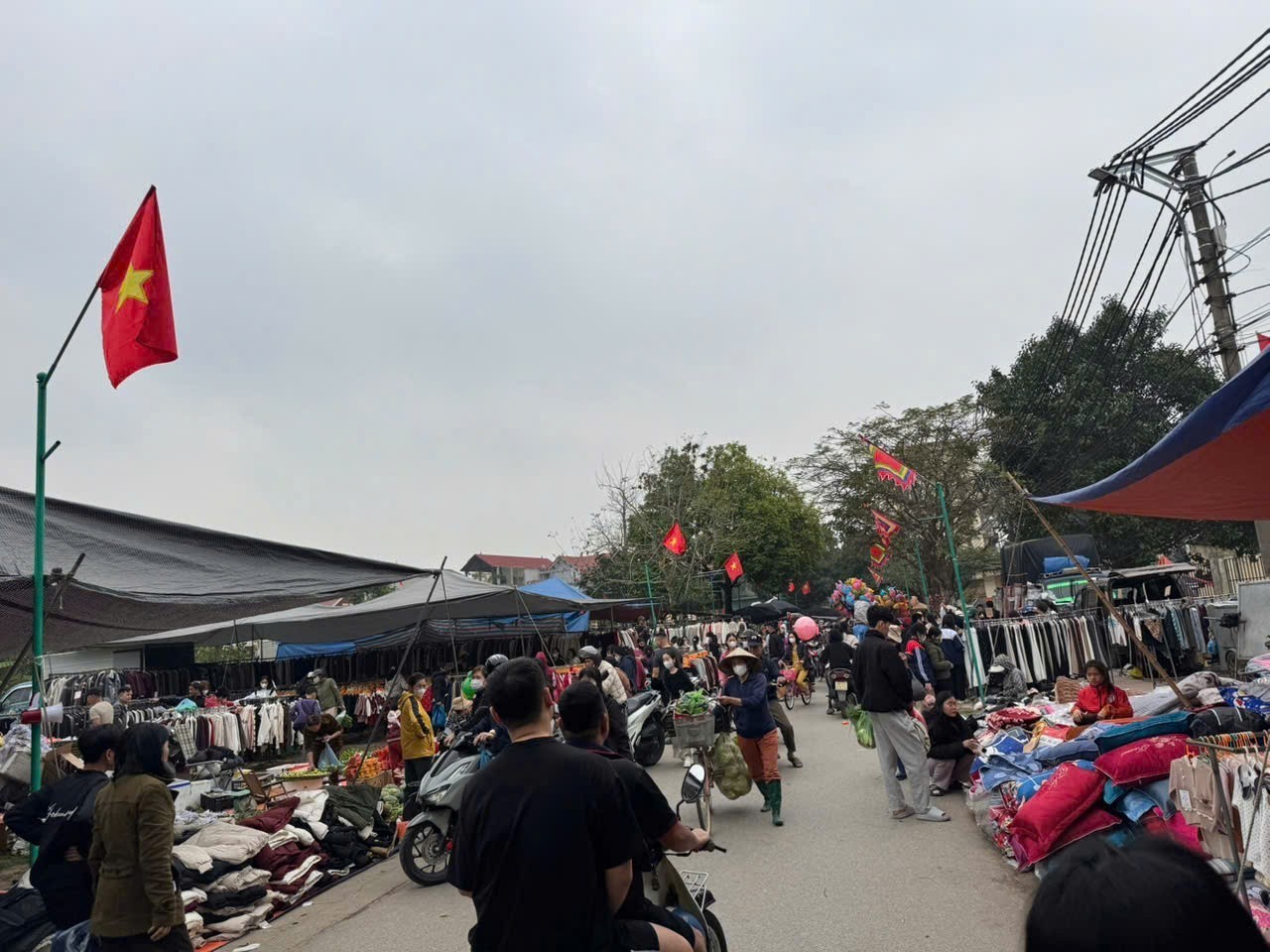 Bán nhà 3 tầng trung tâm thị trấn Chi Đông - cách chợ 100m - chỉ việc xách vali về ở