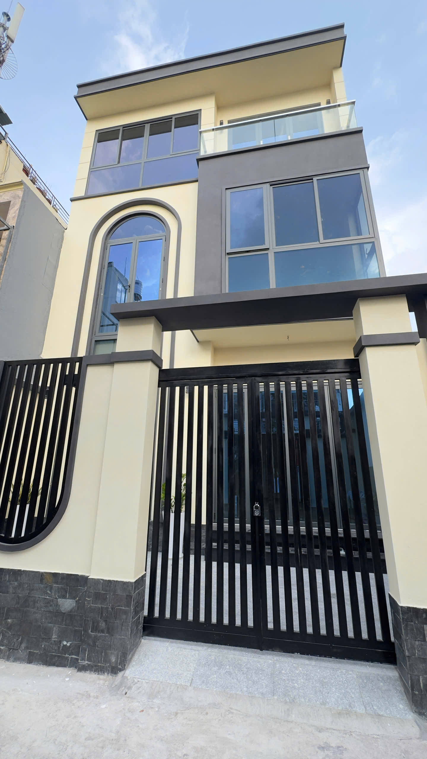 Cần bán Nhà mặt tiền Phường Thảo Điền, Quận 2, Diện tích 102m², Giá 17.8 Tỷ