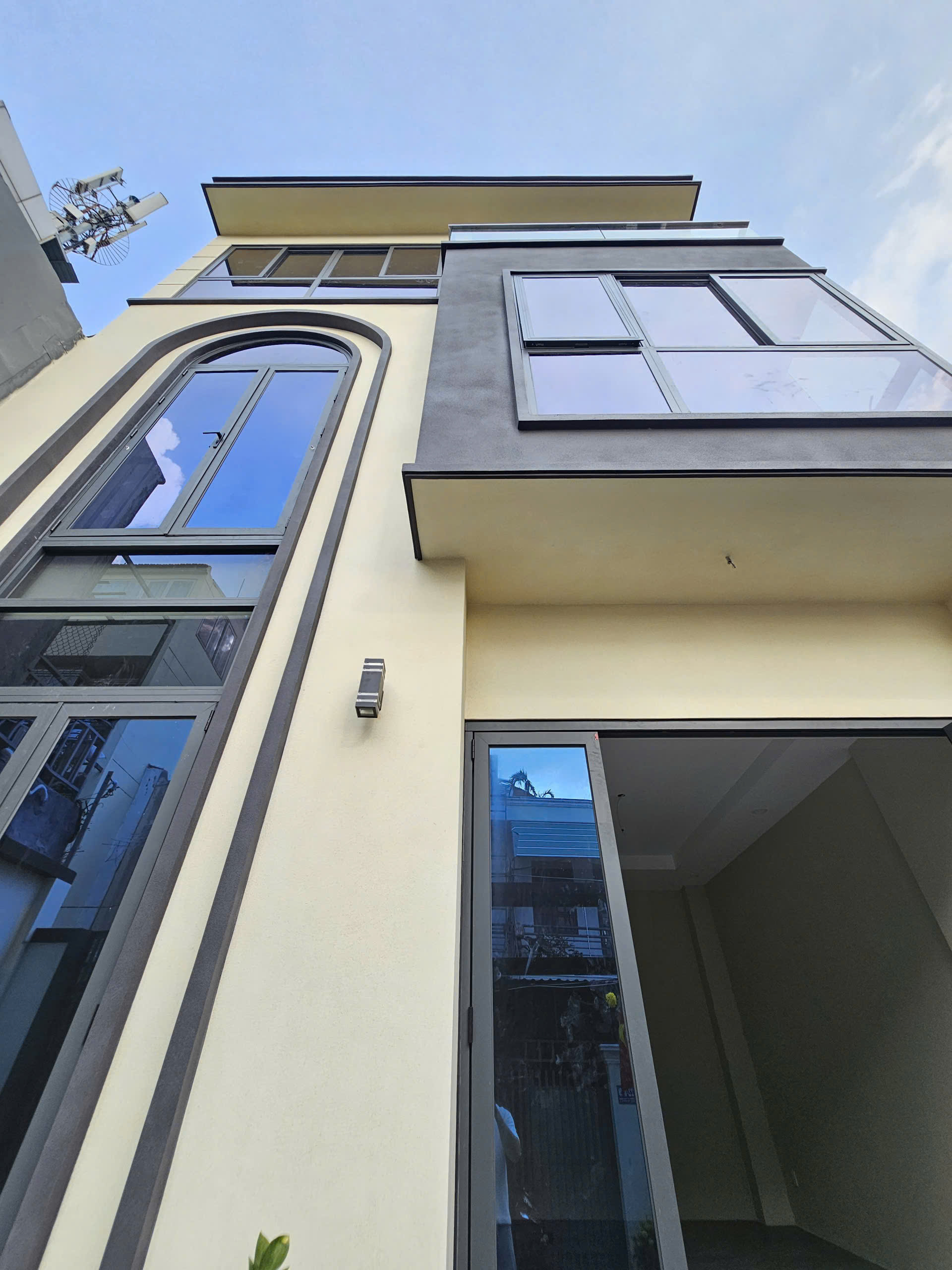 Cần bán Nhà mặt tiền Phường Thảo Điền, Quận 2, Diện tích 102m², Giá 17.8 Tỷ 2