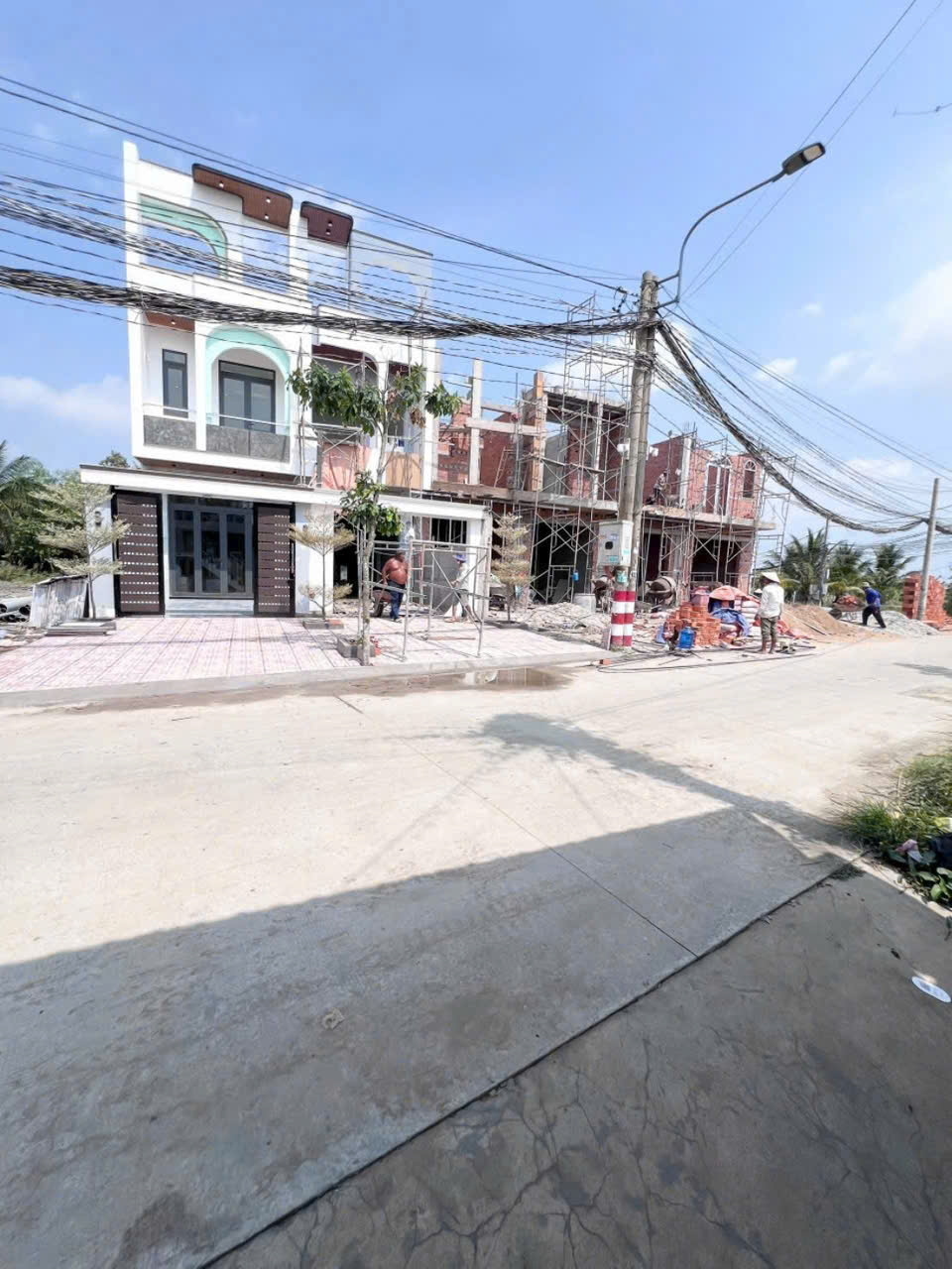 Bán 6 căn nhà xây đồng bộ mt đường Lê Thị Ty, Long Thượng dt 144m2 1 lầu,3pn,2wc giá 3,45 tỷ/căn 2