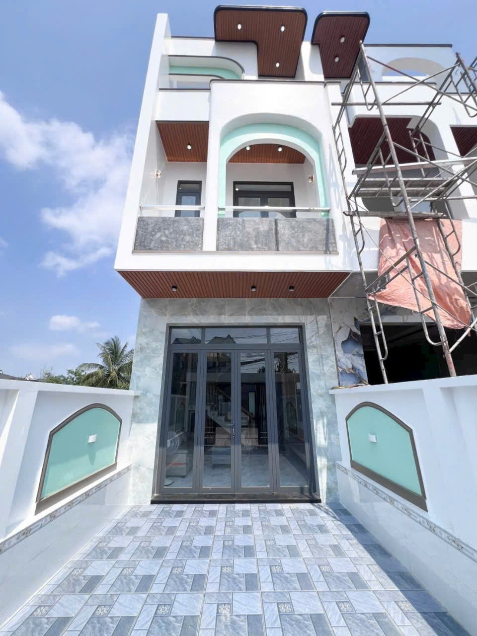 Bán 6 căn nhà xây đồng bộ mt đường Lê Thị Ty, Long Thượng dt 144m2 1 lầu,3pn,2wc giá 3,45 tỷ/căn 3