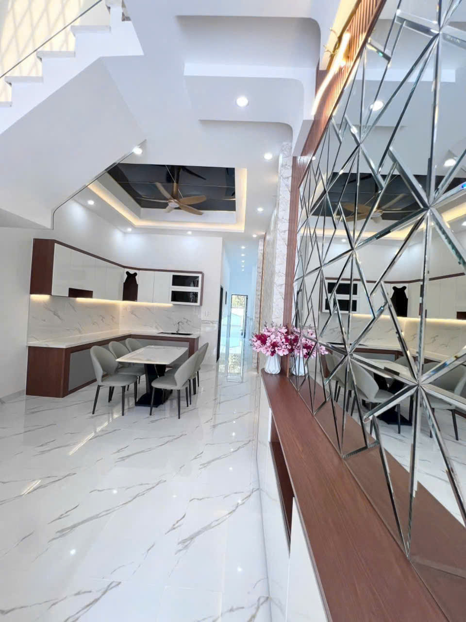 Bán 6 căn nhà xây đồng bộ mt đường Lê Thị Ty, Long Thượng dt 144m2 1 lầu,3pn,2wc giá 3,45 tỷ/căn 10