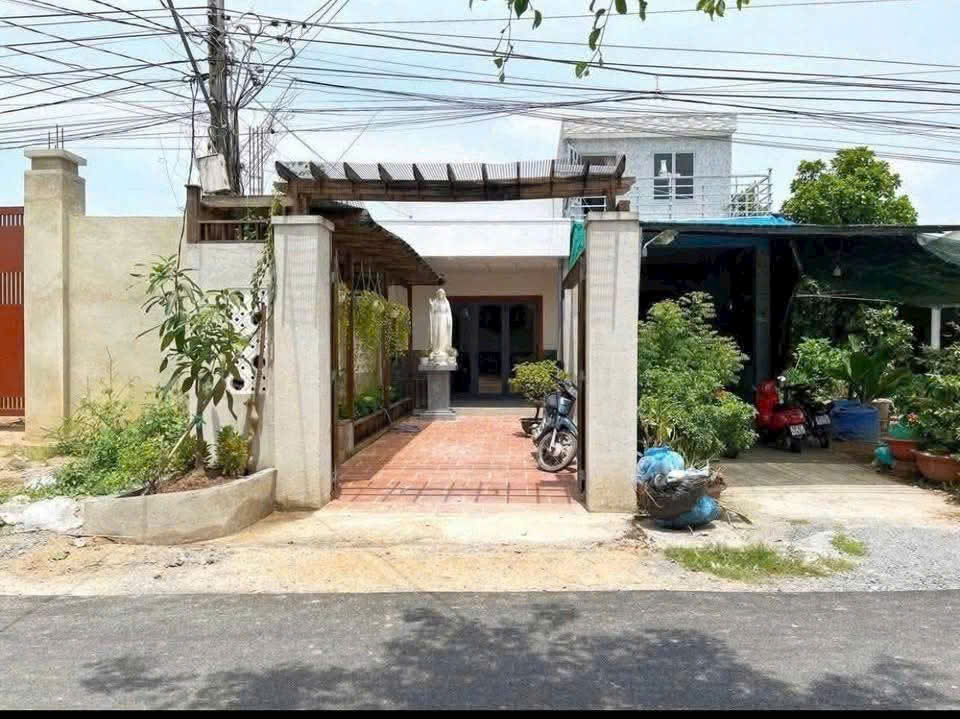 Bán nhà cấp 4 mặt tiền đường Tilip, thị trấn Đức Hòa dt 120m2 2pn, 1wc giá 1,85 tỷ