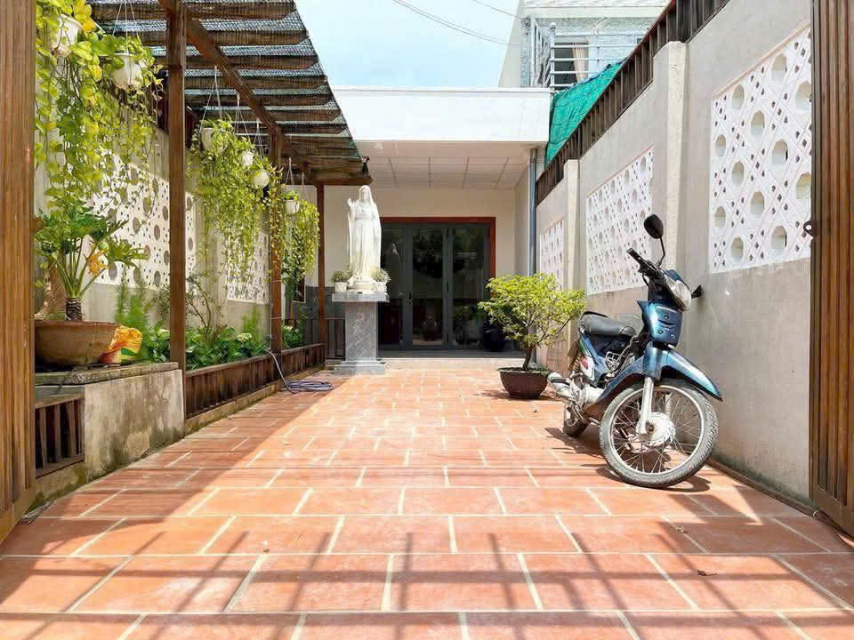 Bán nhà cấp 4 mặt tiền đường Tilip, thị trấn Đức Hòa dt 120m2 2pn, 1wc giá 1,85 tỷ 2