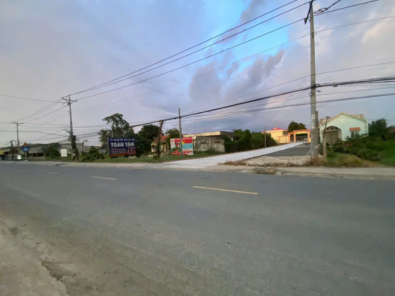 Bán đất mặt tiền ĐT 816 Thạnh Hòa, Bến Lức tdt 910m2 (200m2 thổ) giá 2,7 tỷ 3