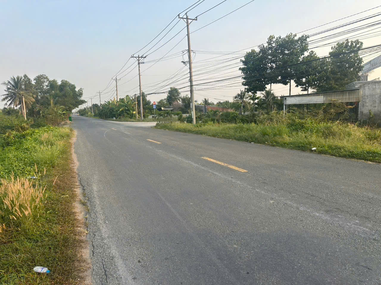 Bán đất mặt tiền ĐT 816 Thạnh Hòa, Bến Lức tdt 910m2 (200m2 thổ) giá 2,7 tỷ 5