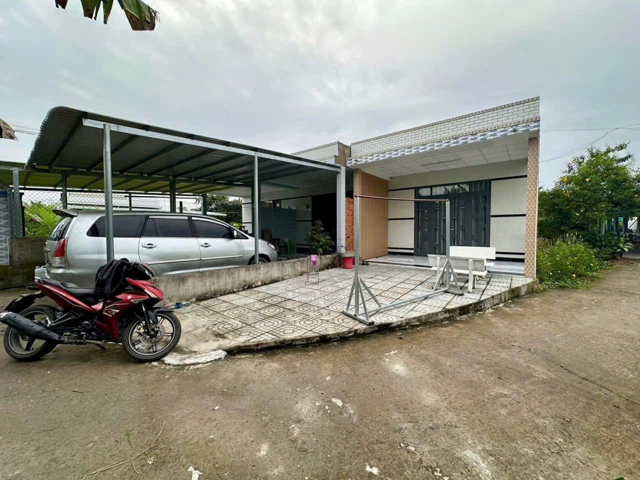 Bán nhà giá rẻ xã Tân Bình , Tân Trụ dt 125m2 full thổ hướng Bắc 2pn,1wc giá 950 triệu 2