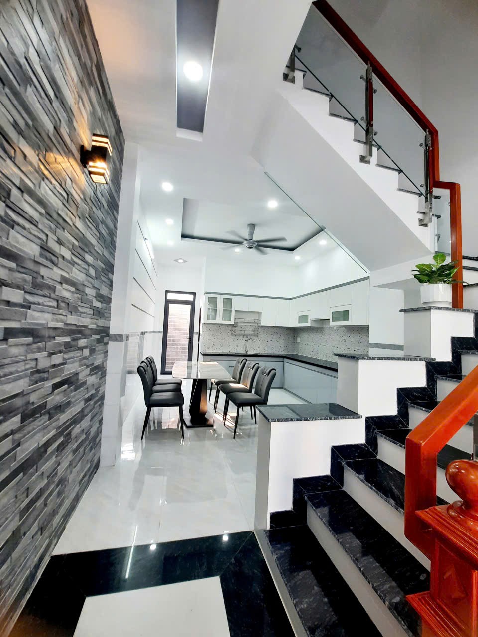 Bán nhà mới xây  đường số 6 linh xuân thủ đức .LH 0909428959. 2