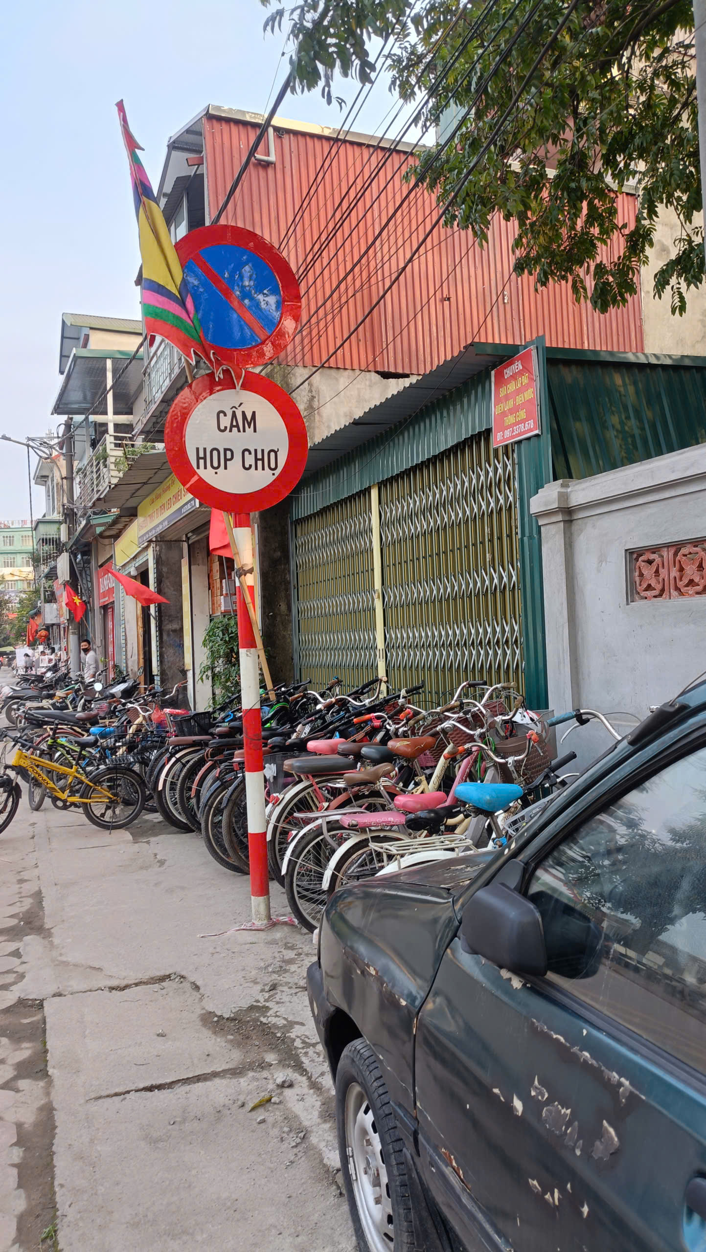 Bán gấp nhà Mặt phố Thạch Bàn, Long Biên, Kinh doanh đỉnh cao, đường nhiều ô tô tránh 4