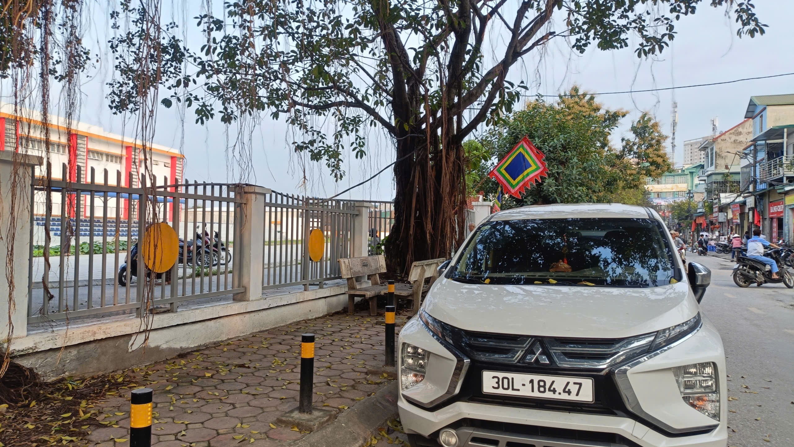 Bán gấp nhà Mặt phố Thạch Bàn, Long Biên, Kinh doanh đỉnh cao, đường nhiều ô tô tránh