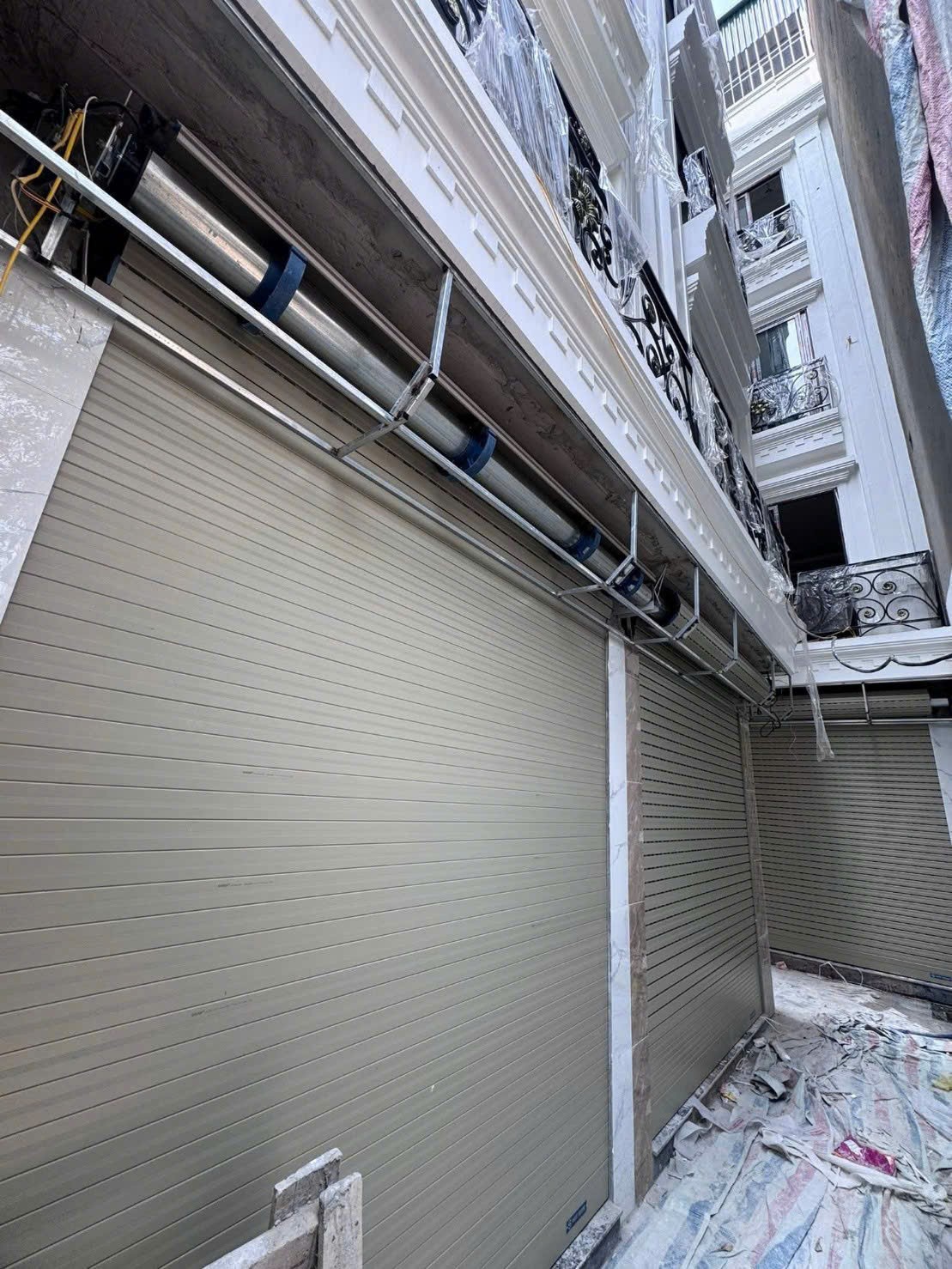 Cực hiếm : Mở Bán liền lô 4 căn - nhà 5 tầng đang hoàn thiện, tại Cự Khối, Long Biên chỉ 3,9 tỷ