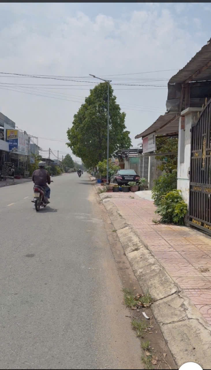 Bán đất mặt tiền đường 3/2 , thị trấn Hậu Nghĩa dt 210m2 giá 4,1 tỷ 2