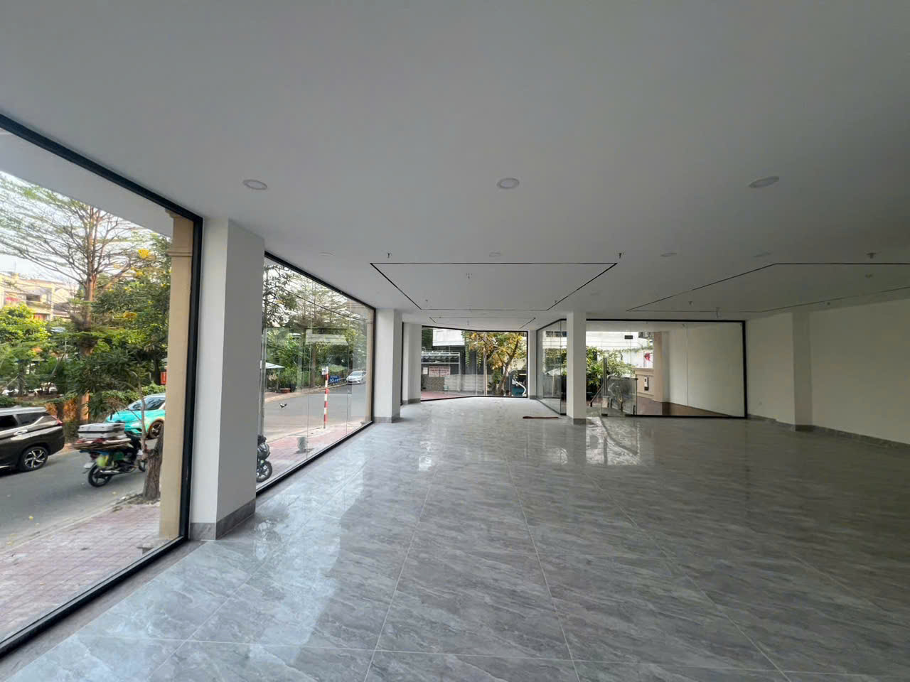 Cho thuê Nhà mặt tiền Quận 7, Hồ Chí Minh, Diện tích 250m², Giá 220 Triệu/tháng