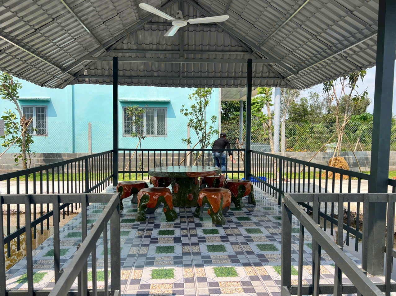 Bán nhà vườn thuỷ tạ xã Bình Đức tdt 709m2 có 2pn,1wc, sân oto giá 1,9 tỷ 5