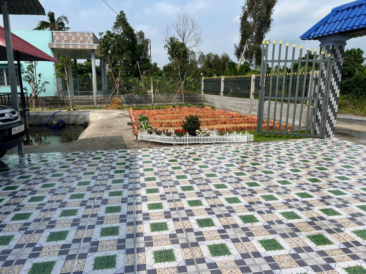 Bán nhà vườn thuỷ tạ xã Bình Đức tdt 709m2 có 2pn,1wc, sân oto giá 1,9 tỷ 7