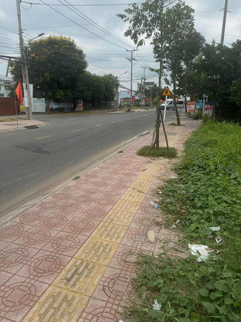 Bán đất mặt tiền Châu Thị Kim , P7 , Tp Tân An tdt 946,5m2 ( 300m2 thổ) giá 12,5 tỷ 2